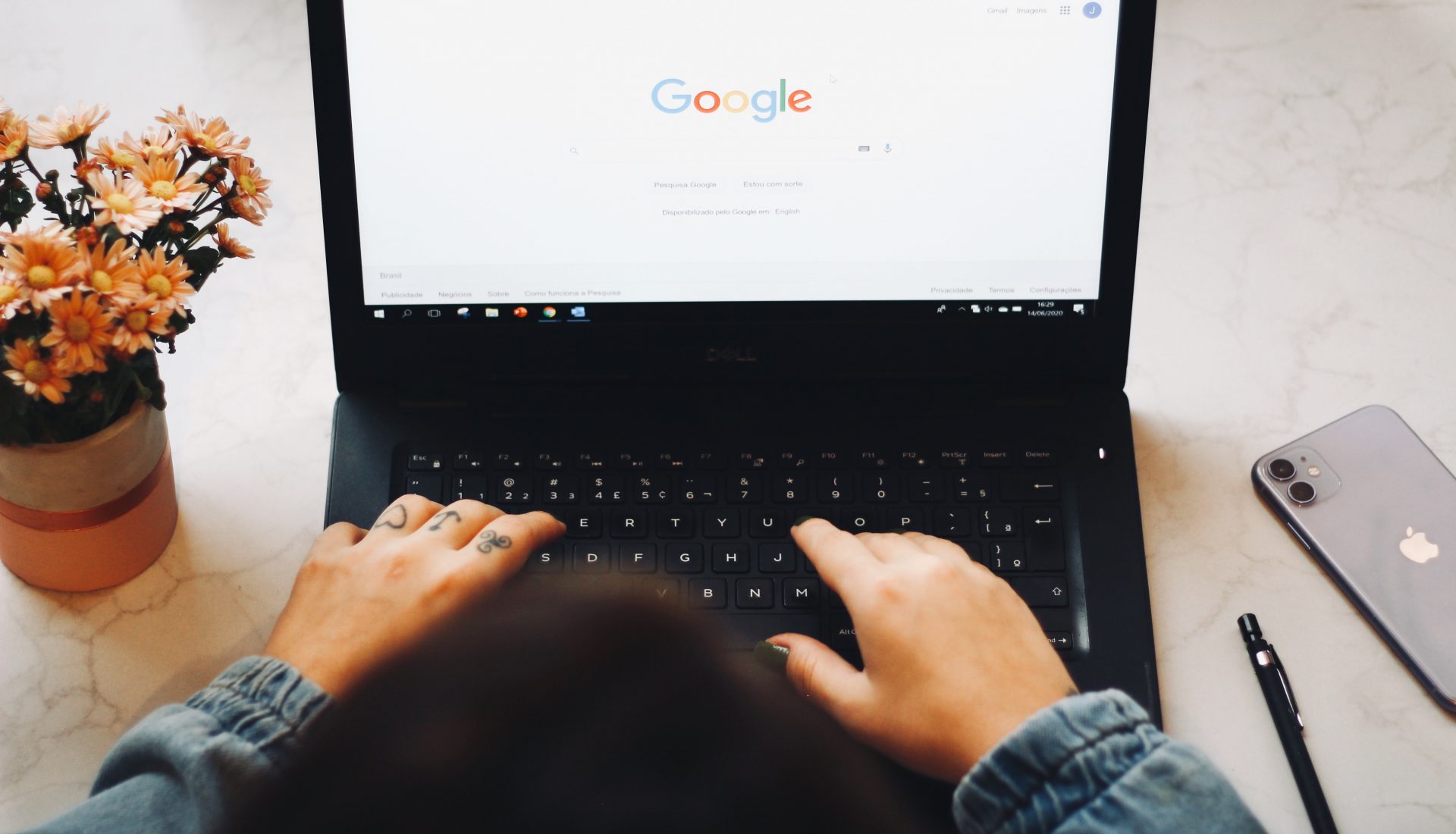 Google search engine on laptop